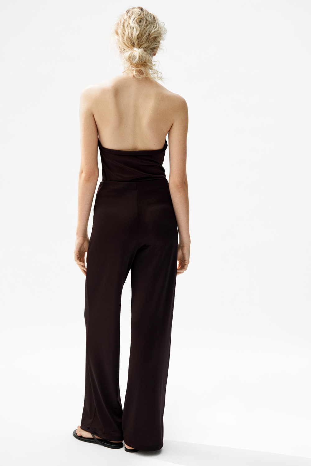 Широкие брюки с асимметричным ярусом - H&M