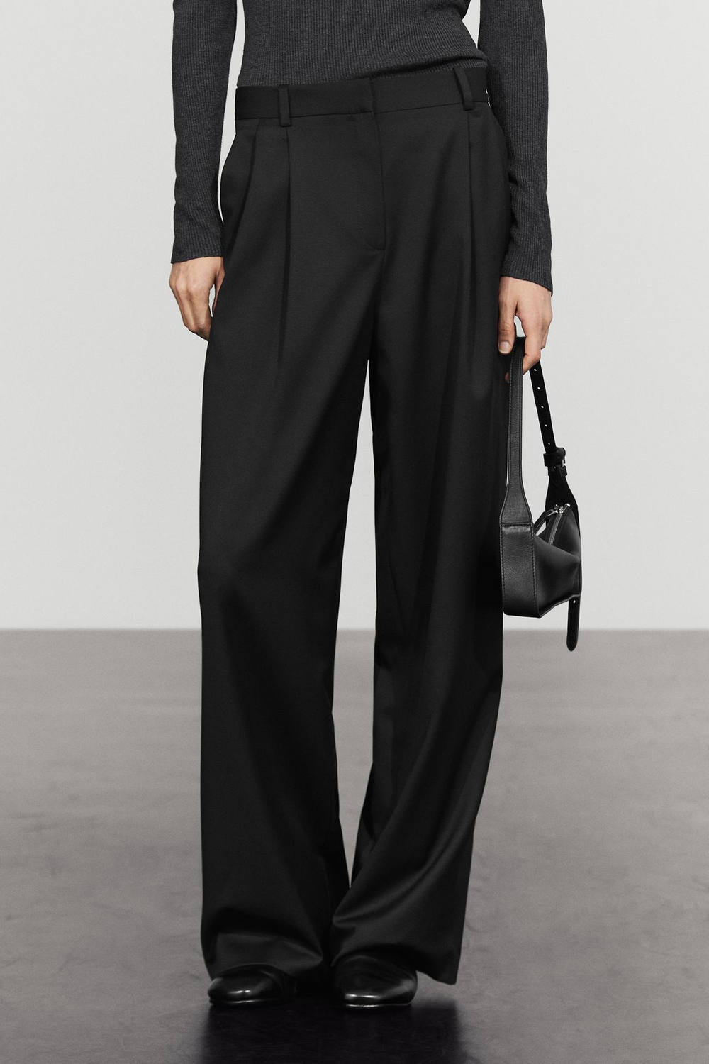 Massimo Dutti Брюки из тонкой шерсти со складками, черный