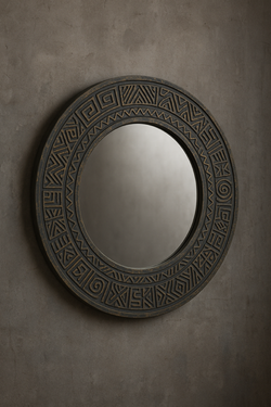 круглое зеркало в раме