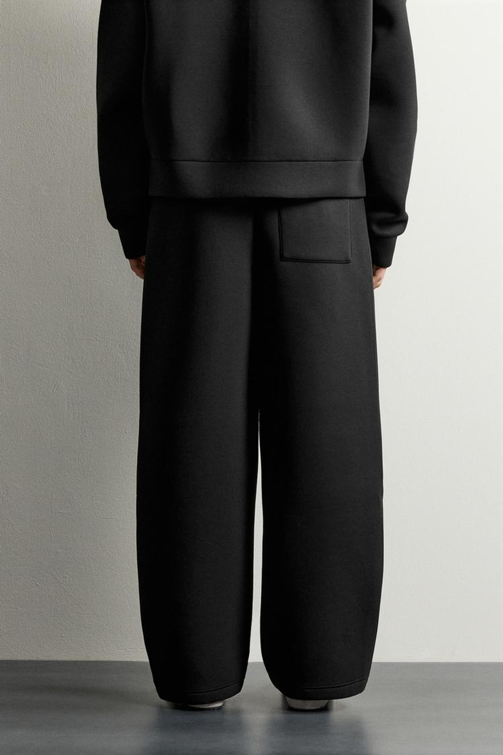 ZARA ДЖОГГЕРЫ RELAXED FIT ИЗ ВЫСОКОТЕХНОЛОГИЧНОЙ ТКАНИ, ЧЕРНЫЙ