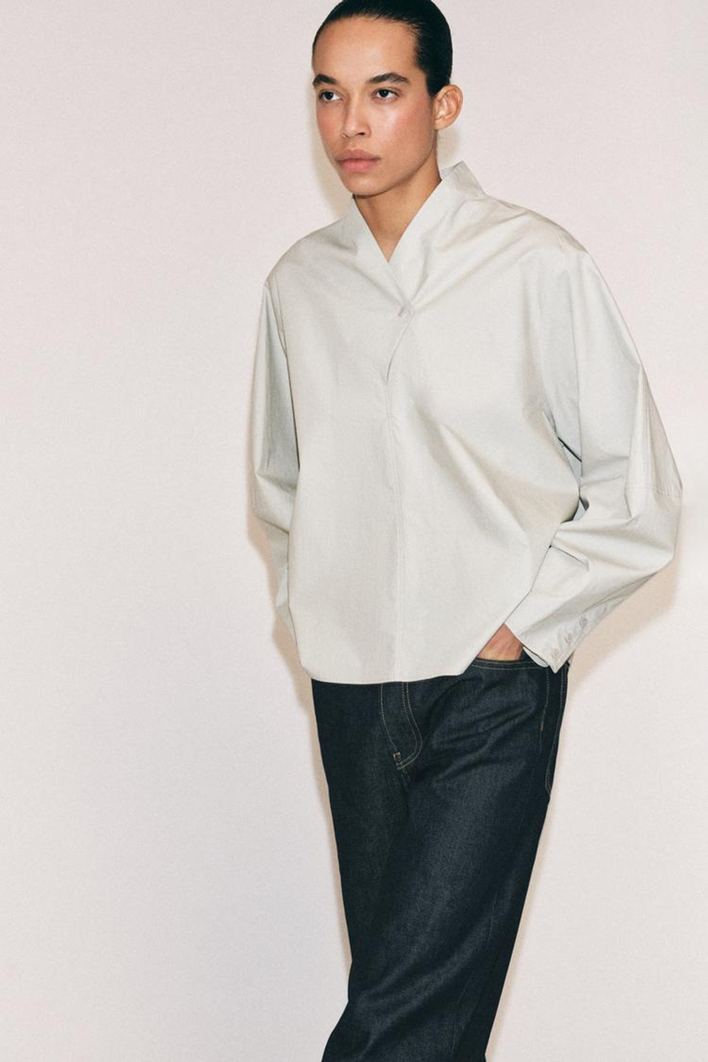 ZARA РУБАШКА С V-ОБРАЗНЫМ ВЫРЕЗОМ ZW COLLECTION, КАМЕННО-СЕРЫЙ