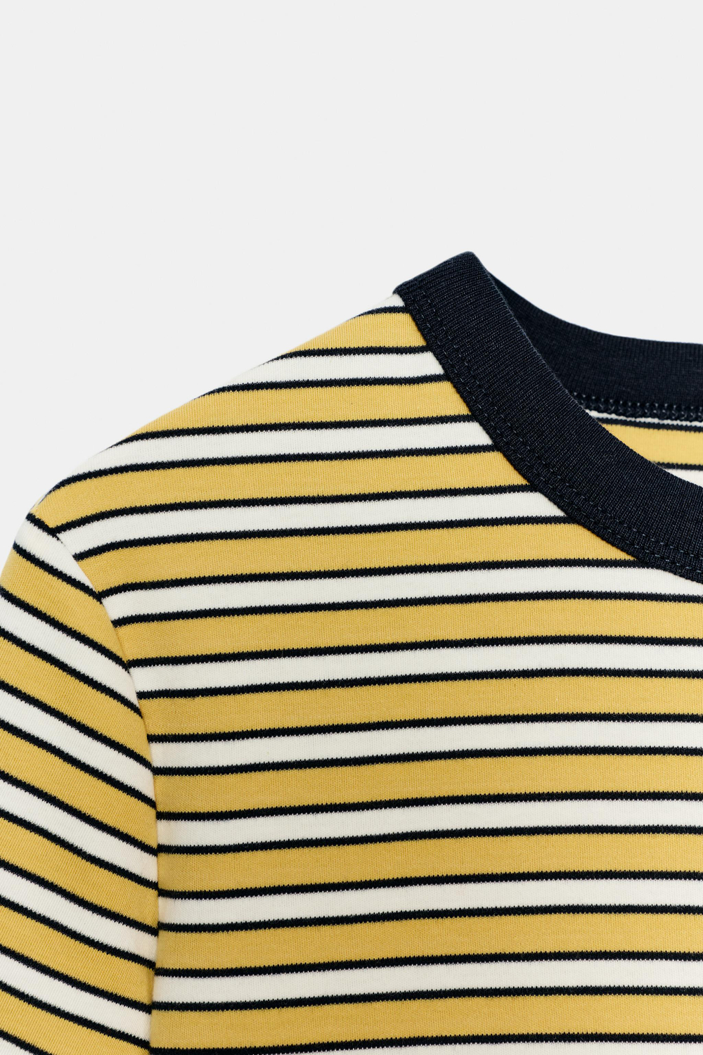 ФУТБОЛКА INTERLOCK С КОРОТКИМИ РУКАВАМИ — ZARA