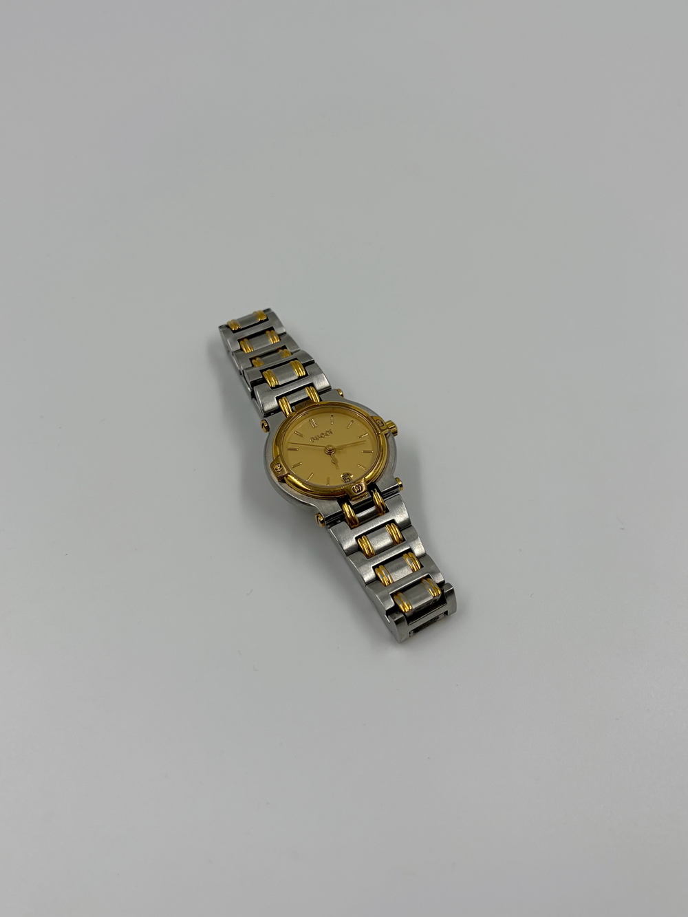 Часы Gucci 9000