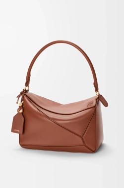 Loewe Сумка-мешок среднего размера Puzzle Featherlight из кожи ягненка наппа, коричневый