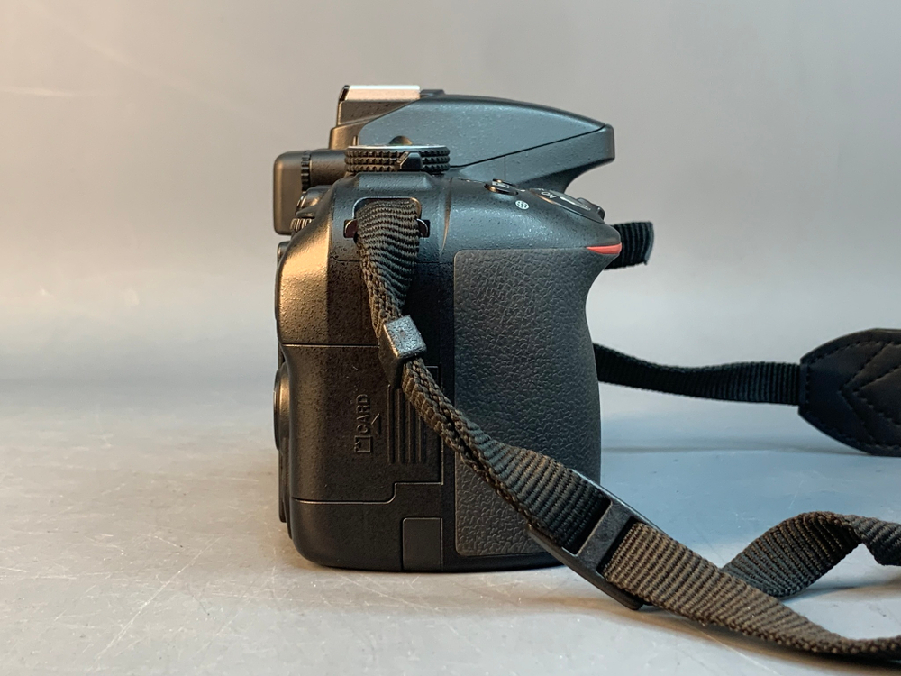 Nikon D5300 Kit 18-55mm 12634 кадров пробега.