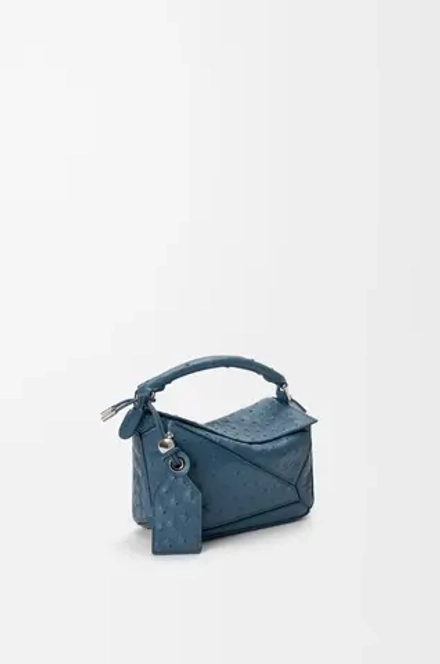 Loewe Сумка-мини Puzzle Featherlight из страусиной кожи, синий