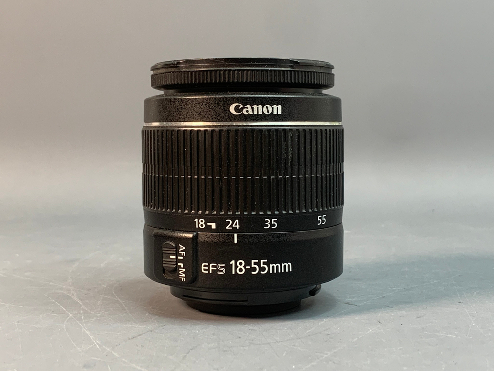 Canon 600D kit 18-55mm 3.5-5.6 III 6.400 кадров