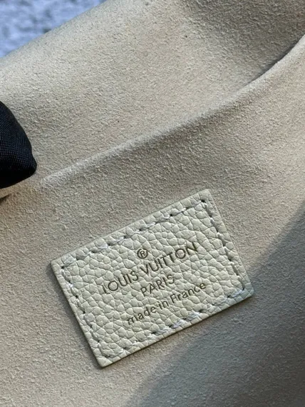 Клатч Louis Vuitton Felicie кремовый