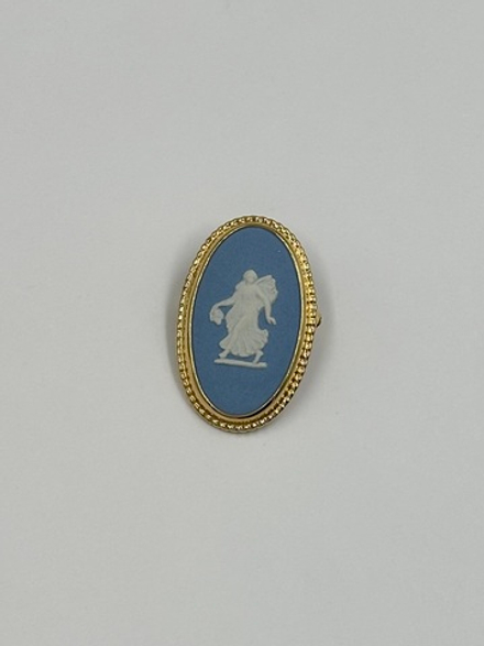 Брошь Wedgwood голубая