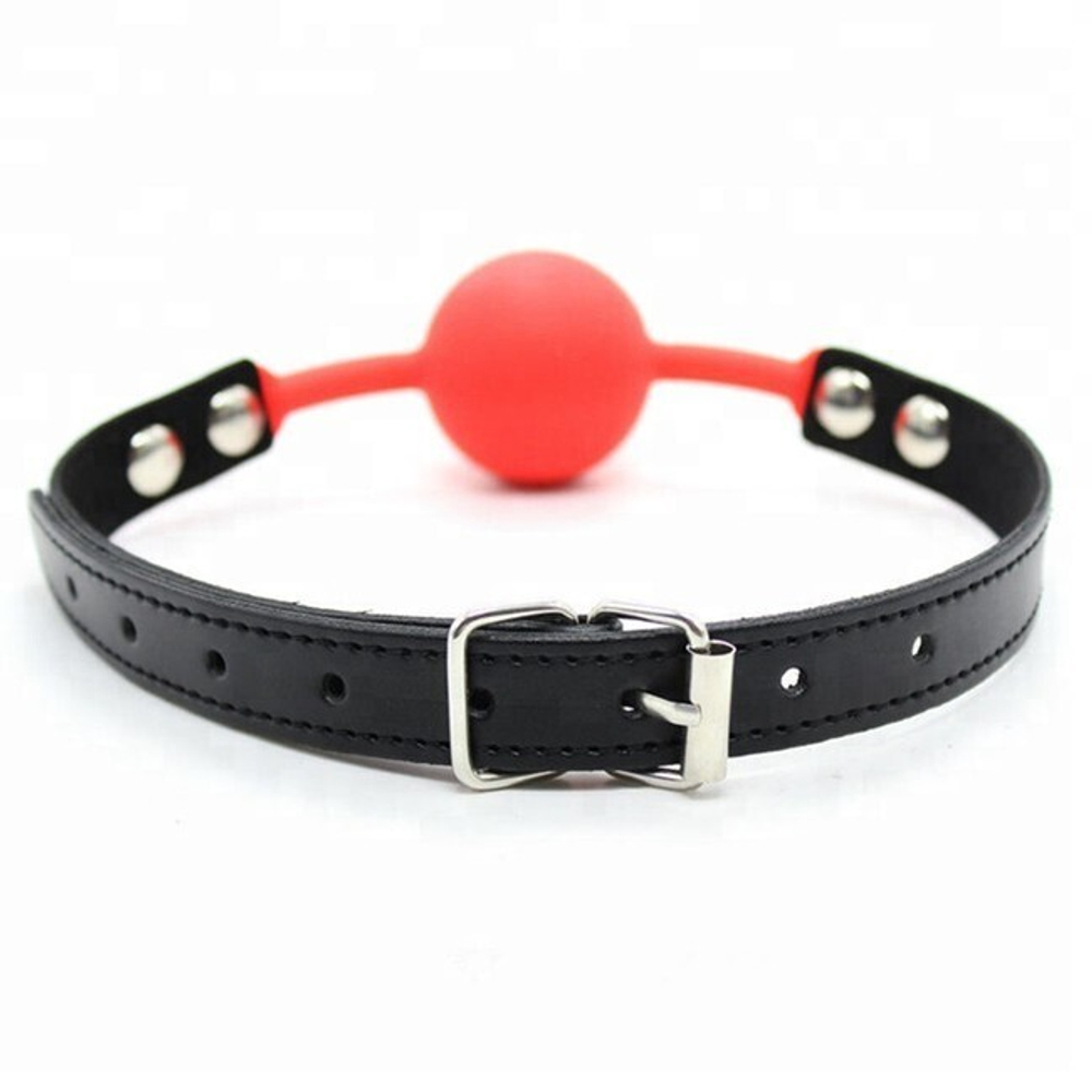 Кляп силиконовый на кожаном ремешке с застежкой Onjoy BDSM Silicone Gag (Цвет: черный с красным)