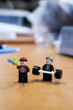 Минифигурка Человечек Варгградъ в свитшоте «Солнце за нас»