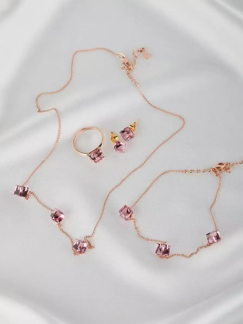 Колье Миражи с розовыми кристаллами-кубиками Swarovski