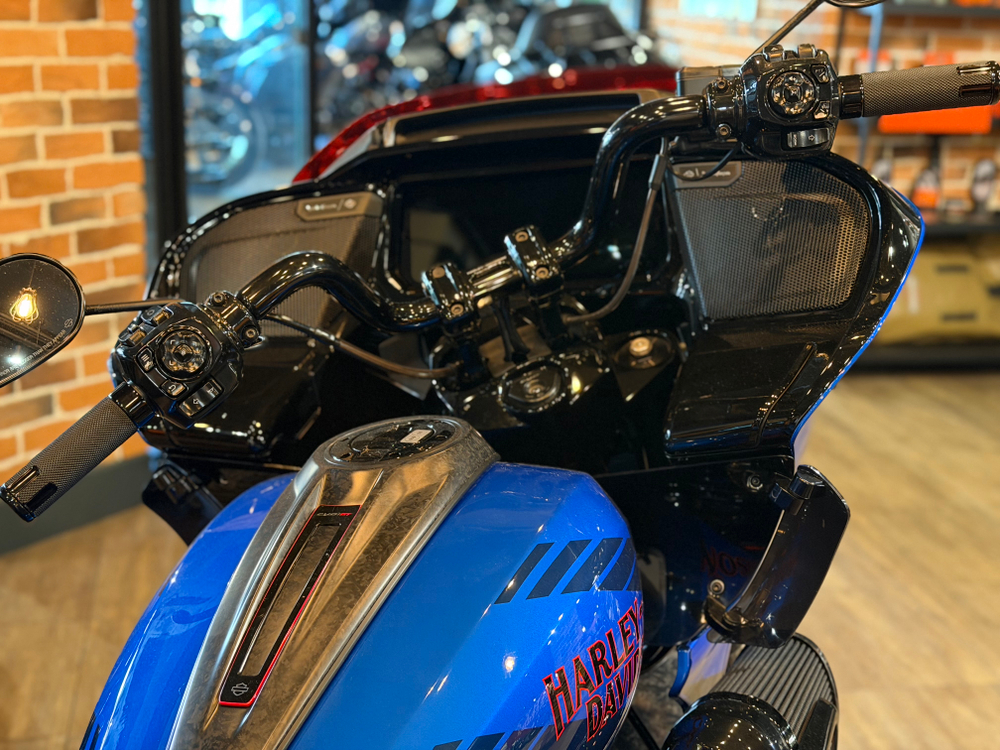 CVO Road Glide ST "Electric Coast" (2026)