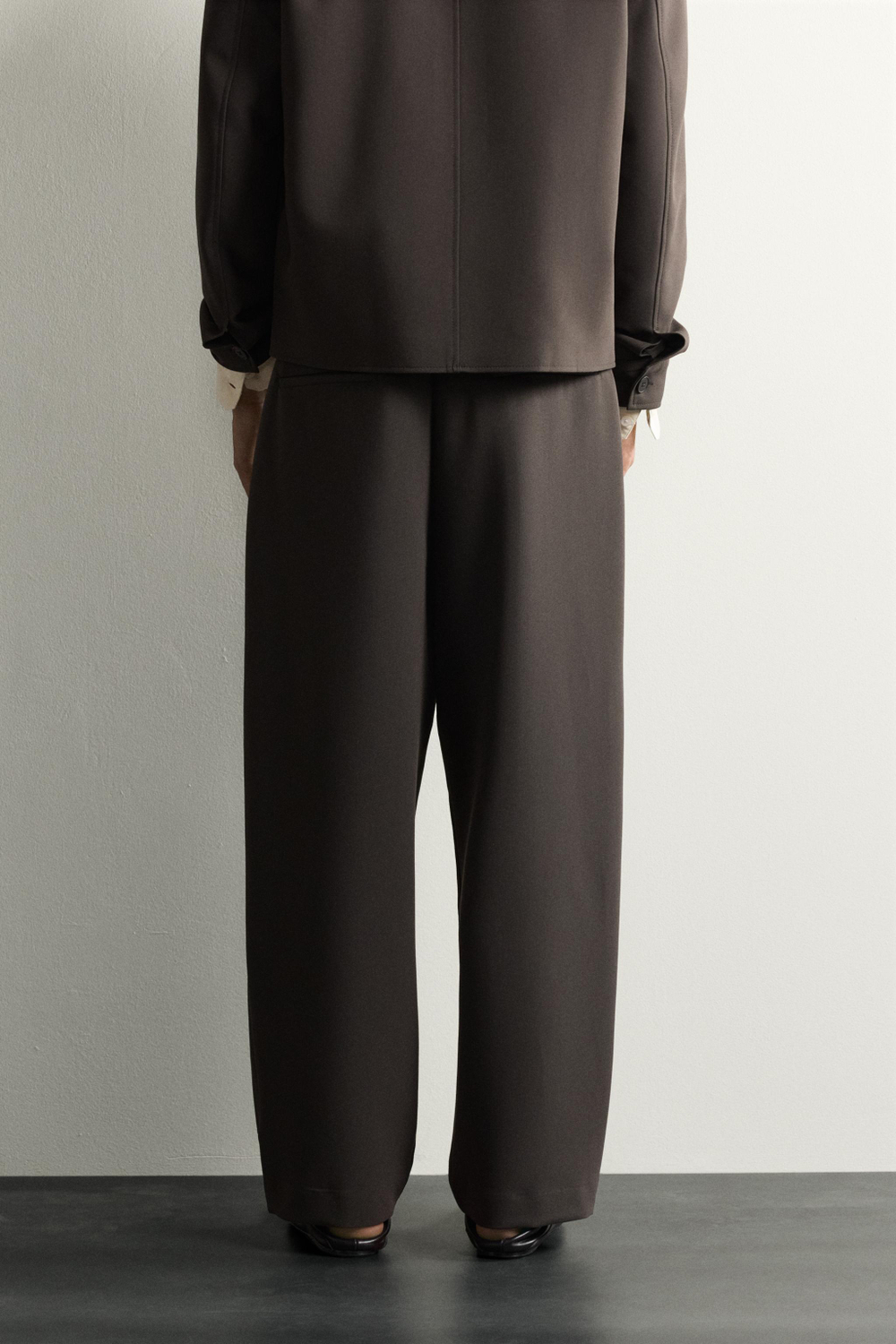 БРЮКИ RELAXED FIT СО СКЛАДКАМИ — ZARA · 8281/740