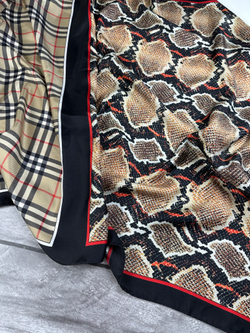 Шёлковый шарф Burberry, 210х70см, Классика/рептилии, песочный/черный/белый, подшит