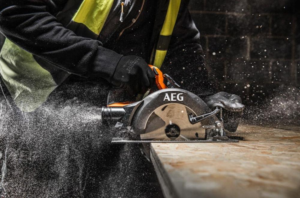 Аккумуляторная бесщеточная циркулярная пила AEG BKS18BL2-0 4935479661