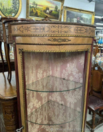 Угловая старинная витрина