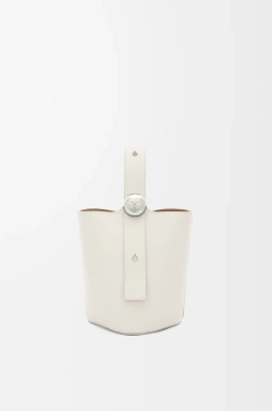 Loewe Мини-сумка-ведро Pebble из мягкой зернистой телячьей кожи, белый