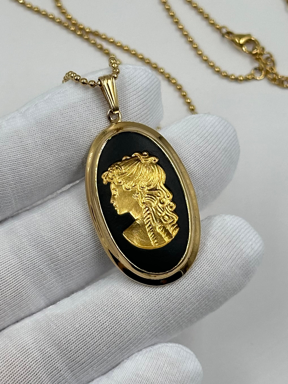 Кулон Wedgwood чёрный с инталией