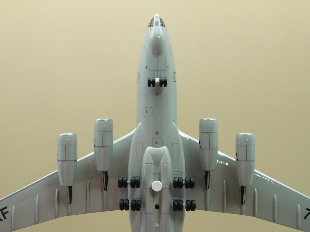 Модель самолета Ил-76МД-90А (М1:100, RF-78653, с шасси)
