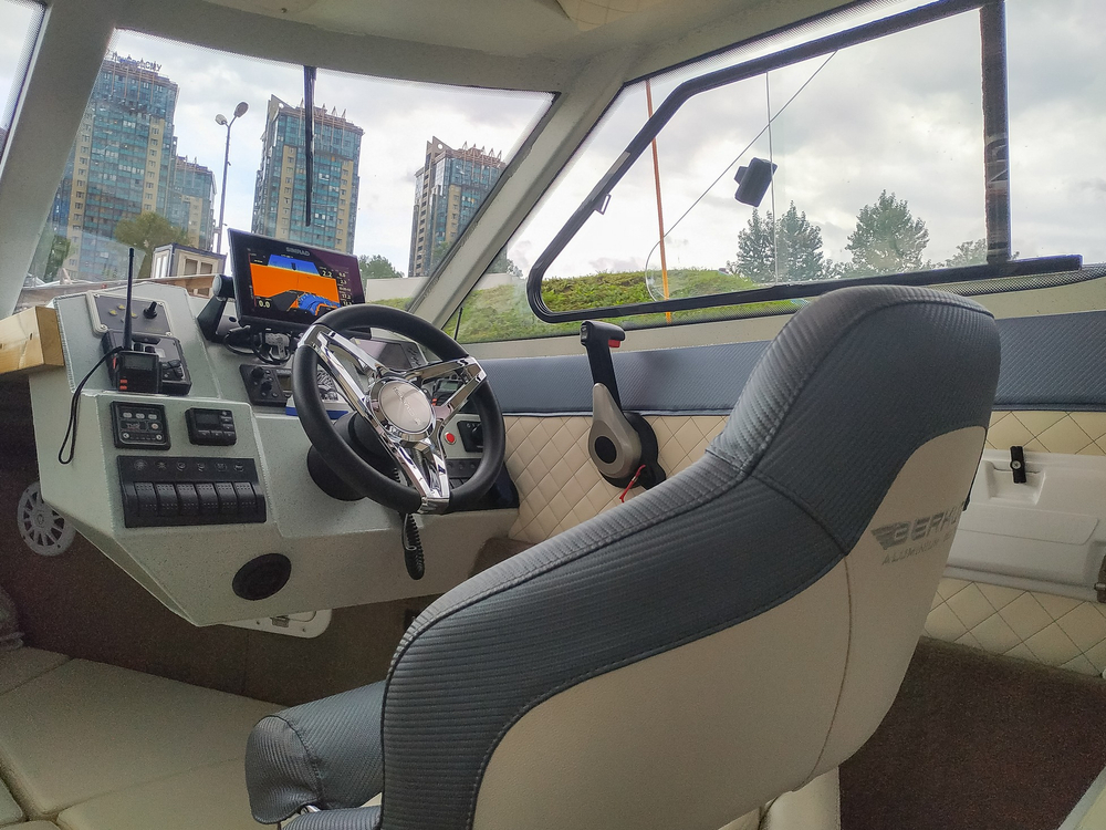 Алюминиевая лодка BERKUT Active Cabin