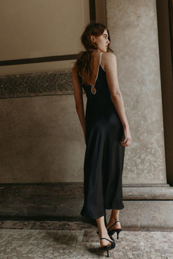 ZARA АТЛАСНОЕ ПЛАТЬЕ МИДИ С КОНТРАСТНОЙ ОТДЕЛКОЙ, ЧЕРНЫЙ