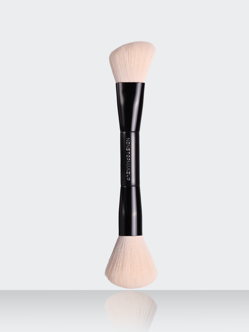 Двусторонняя кисть для румян и контуринга, BS02 "Sculpt & Glow Blush Brush"