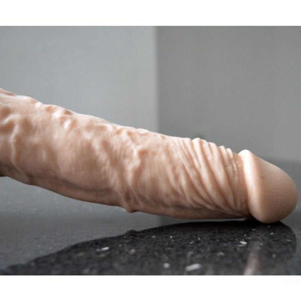 Реалистичный фаллоимитатор Long John от Alive (21,8×4 см)