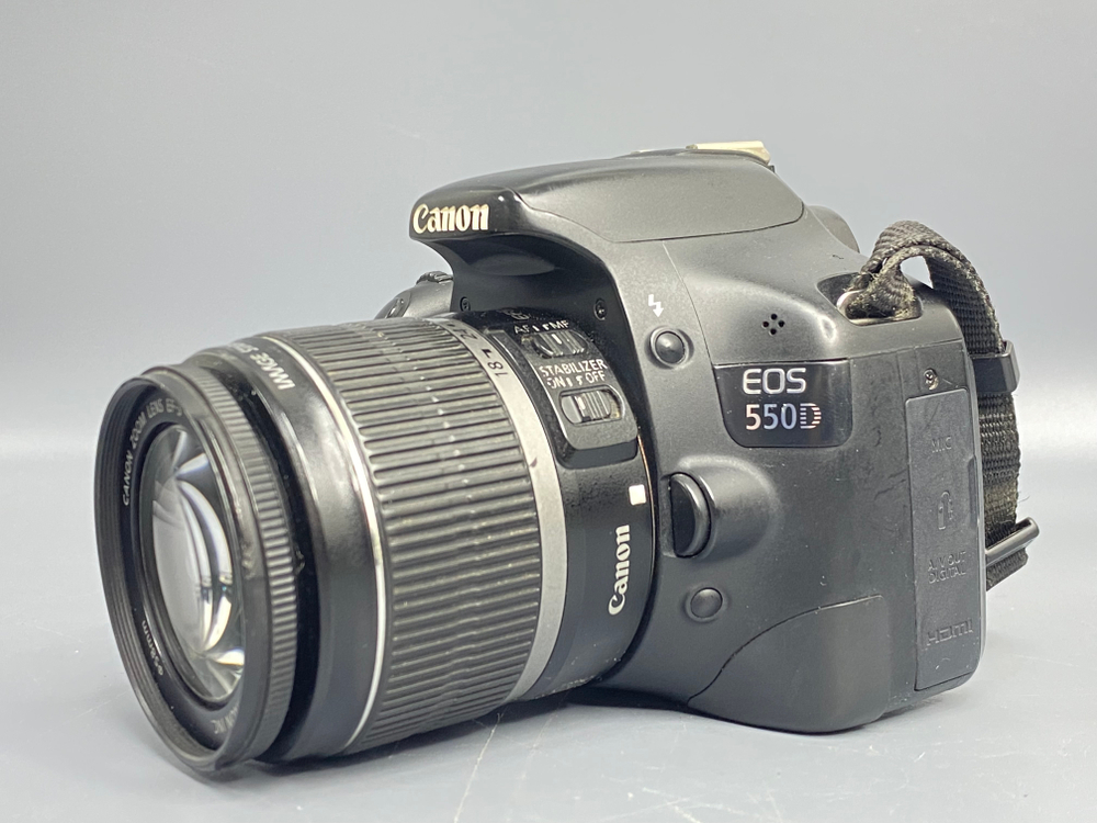 Canon 550D Kit 18-55mm IS 15200 кадров