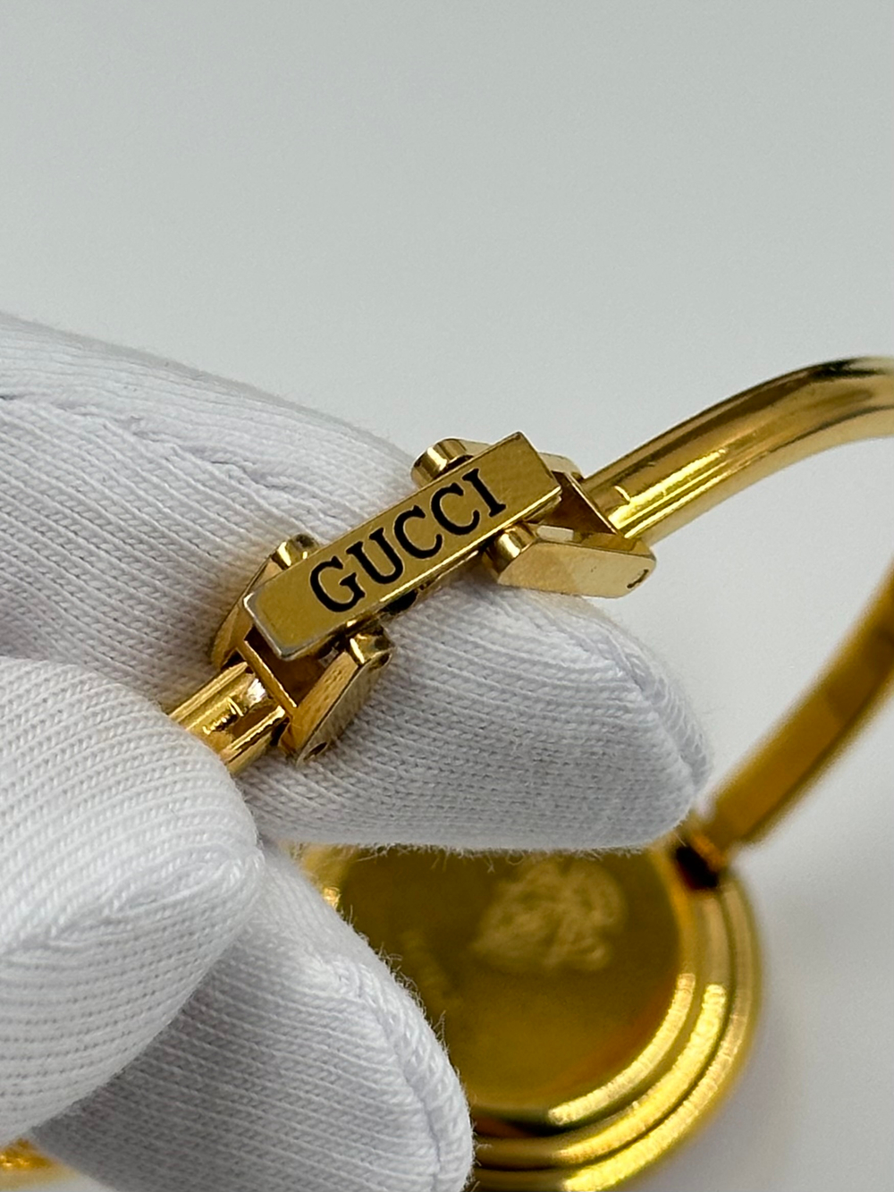 Часы со сменными безелями Gucci 11/12.2
