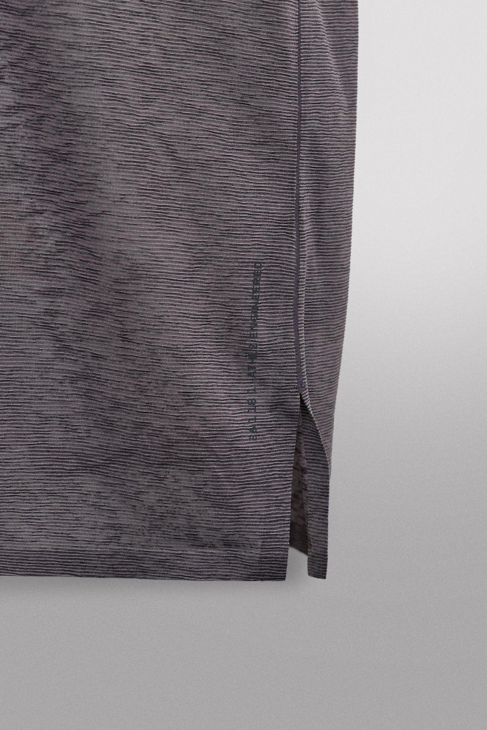 ЛЕГКАЯ ФУТБОЛКА ДЛЯ БЕГА ИЗ РЕЛЬЕФНОЙ ТКАНИ — ZARA · 4387/302