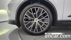 Porsche Macan Base 4 — 2025
