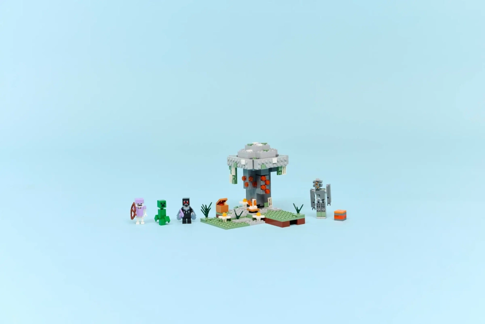 Конструктор LEGO Minecraft 21586 The Pale Garden