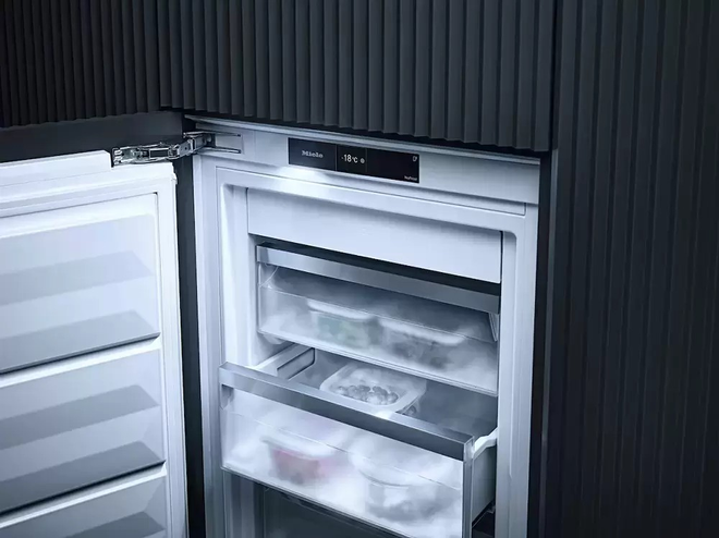 Встраиваемый морозильник Miele FNS7770E