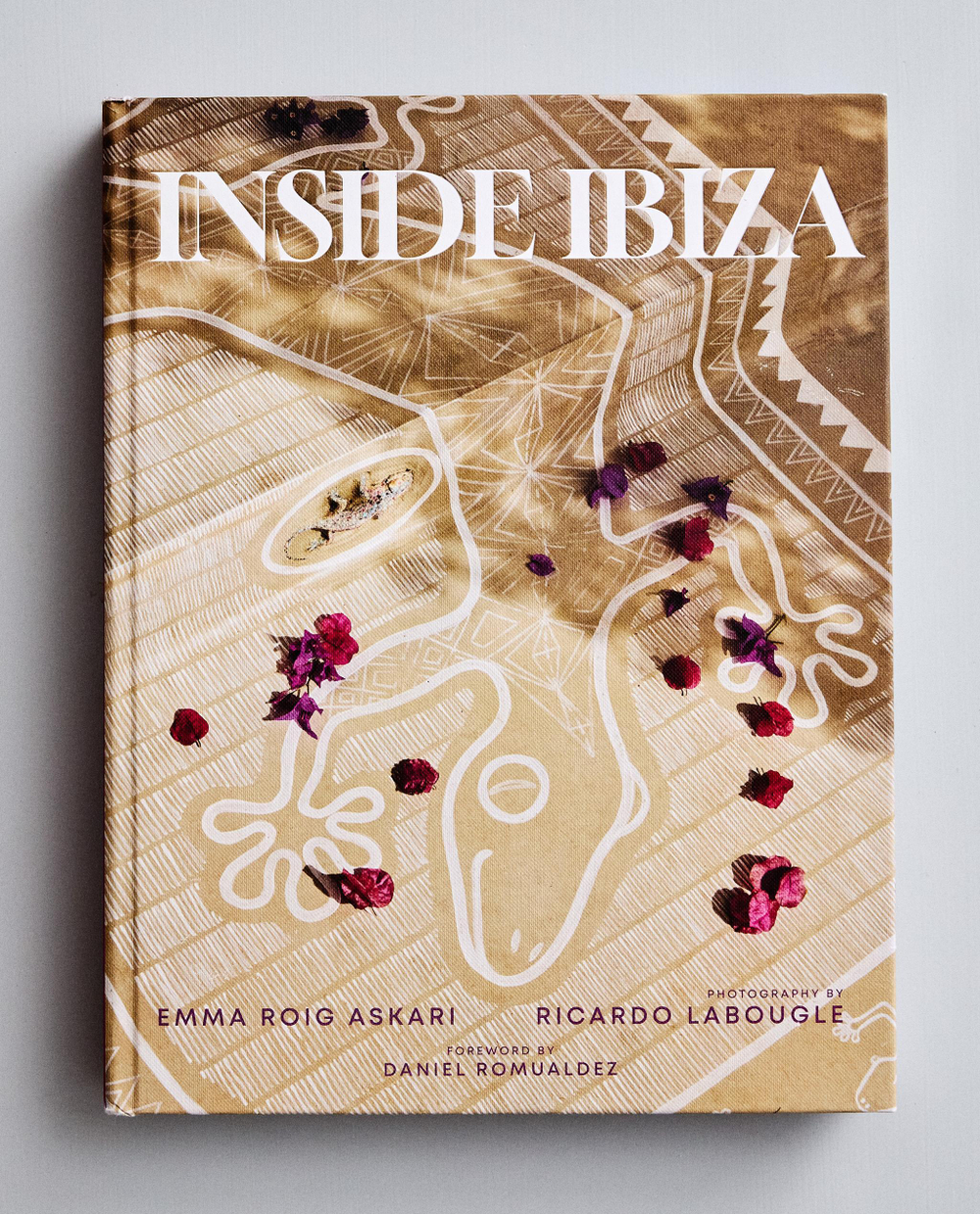 Inside Ibiza. Альбом об интерьерах Ибицы (на английском языке) Zara Home