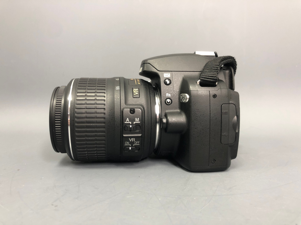 Nikon D60 + Kit AF-S 18-55mm G VR