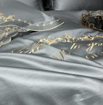 Комплект с изысканной вышивкой «Серебристый рассвет»