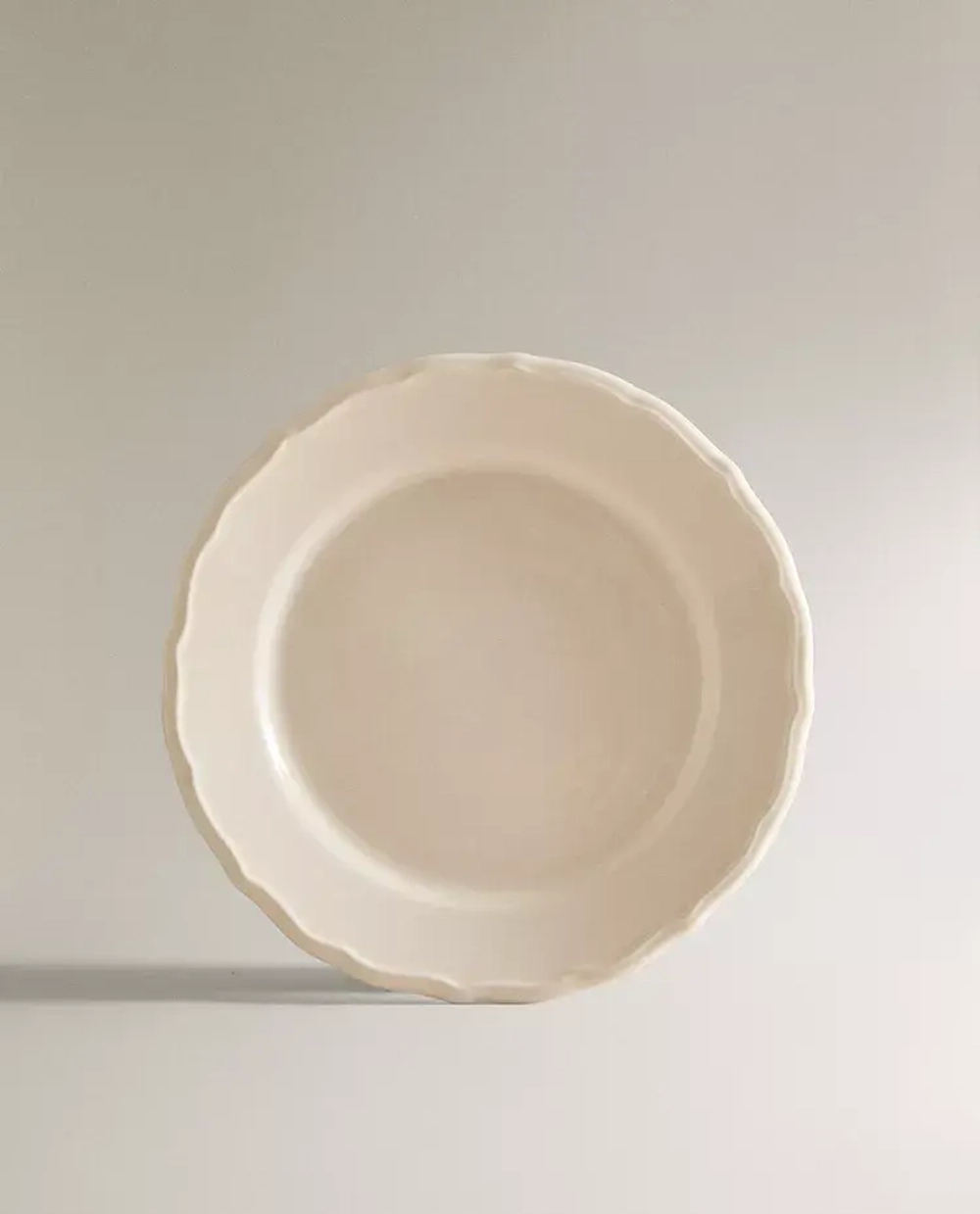 ZARA HOME ДЕСЕРТНАЯ ТАРЕЛКА ИЗ ФАЯНСА С ФИГУРНОЙ КРОМКОЙ, ЭКРЮ