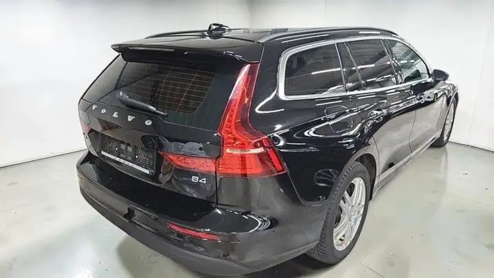 Volvo V60 Core (с зимним пакетом, LED, AHK и камерой)