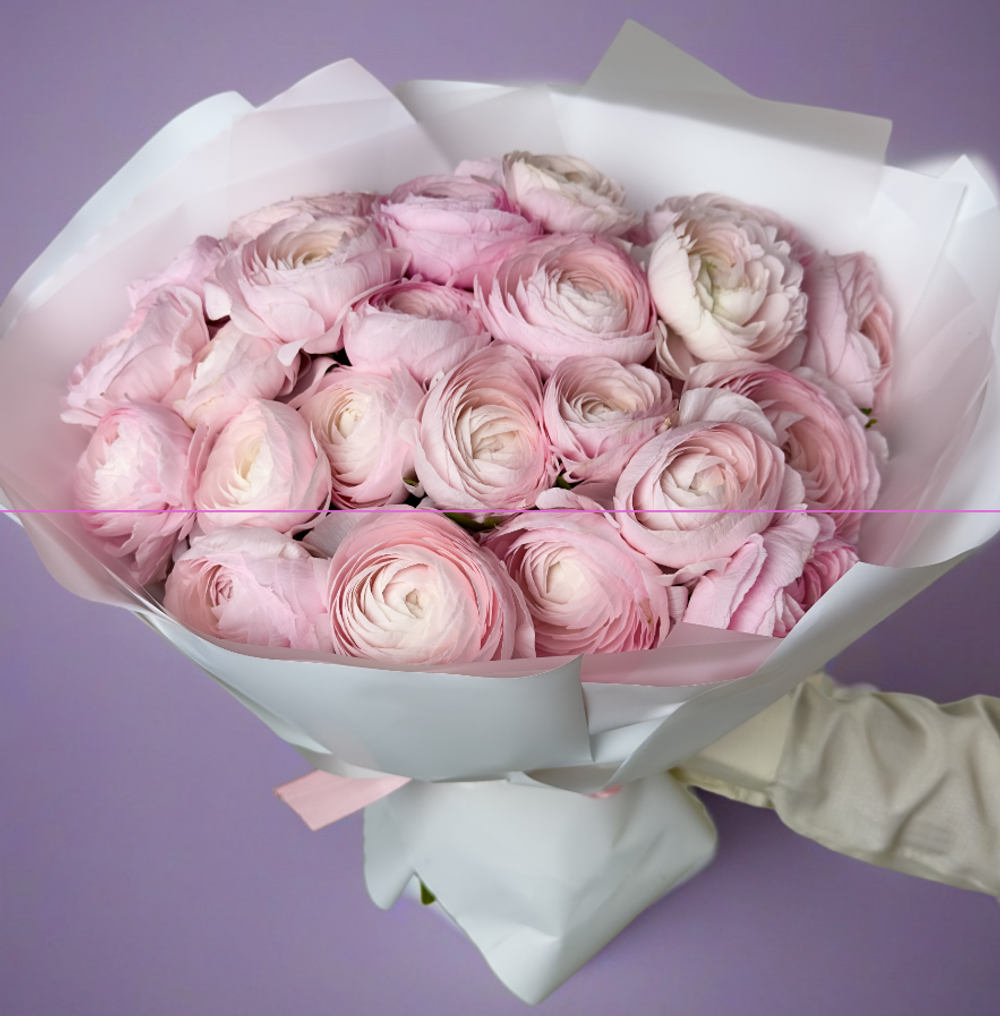 Flower bouquet of 11 ranunculus