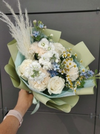 Ажурный букет в бело-голубых тонах