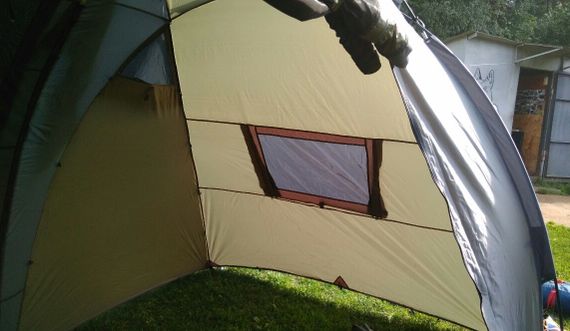 Палатка Canadian Camper SANA 4, цвет forest, окно изнутри.