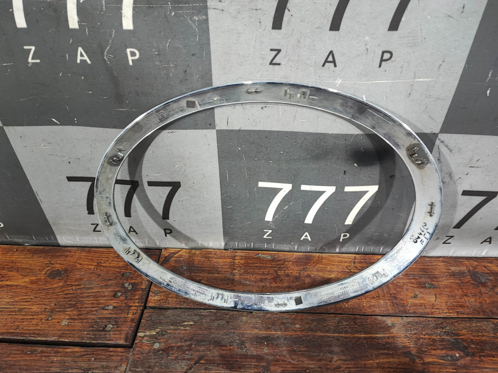 Молдинг окантовка фары правой MINI Hatch (F55/F56) 13-24 Б/У Оригинал 51137300632