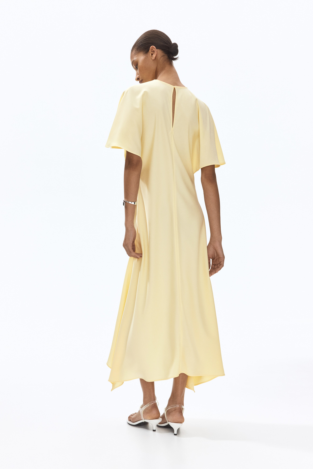 Атласное платье миди — короткие рукава - H&M