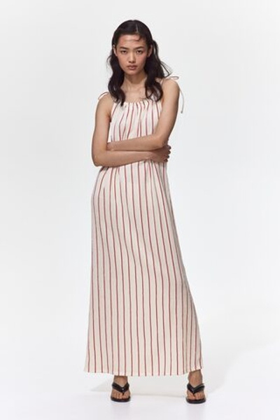 Платье на завязывающихся бретелях из жатой ткани - H&M