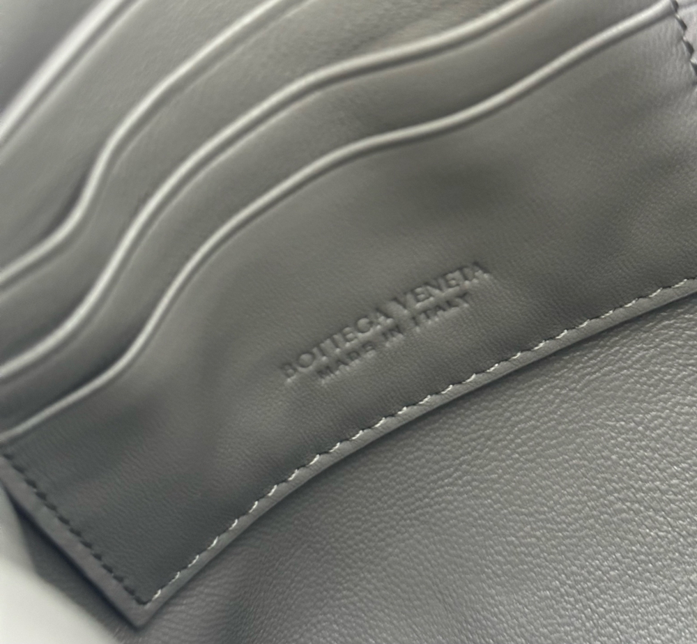 Клатч Bottega Veneta — серый — фото 8