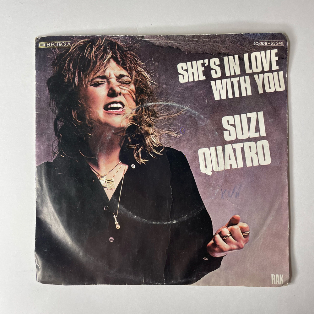 Винтажная виниловая пластинка 7 дюймов (маленькая пластинка) Suzi Quatro She's In Love With You (Германия 1979)