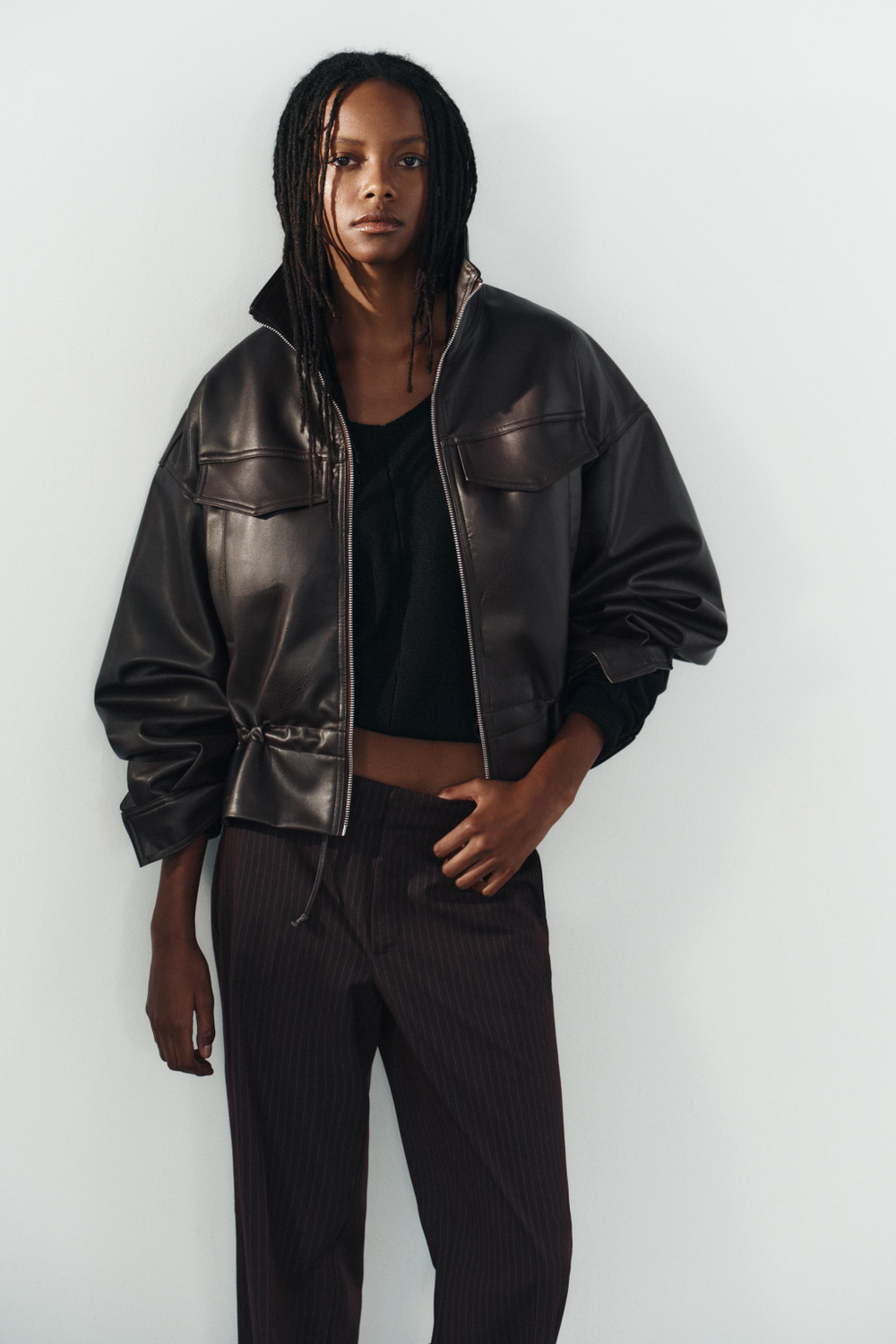 КУРТКА ИЗ ИСКУССТВЕННОЙ КОЖИ С РЕГУЛИРУЕМОЙ ТАЛИЕЙ — ZARA