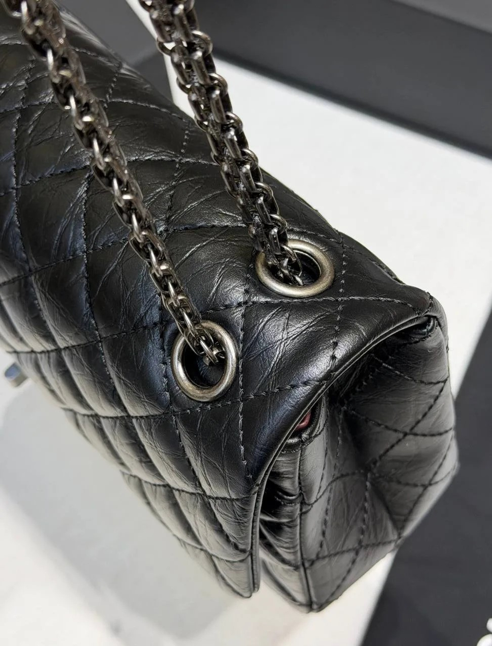 Сумка Chanel 2.55 Reissue чёрная из состаренной кожи премиум класса