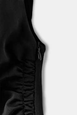 ZARA МИНИ-ПЛАТЬЕ СО СБОРКАМИ И ПОДПЛЕЧНИКАМИ, ЧЕРНЫЙ
